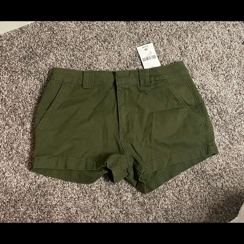 Woven olive shorts